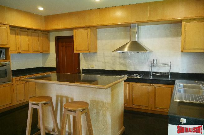 Lake Shore Villas | Exceptional Lake View Four Bedroom House for Sale in Laguna
