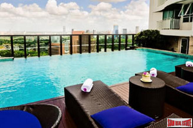 Urbana Langsuan | Comfortable Two Bedroom Condo with Lots of Wood Accents in Lumphini-14