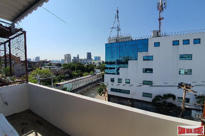 Four Bedroom House Ready for Renovation in Phra Khanong-12