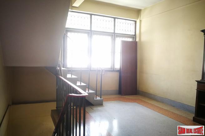 Four Bedroom House Ready for Renovation in Phra Khanong-2
