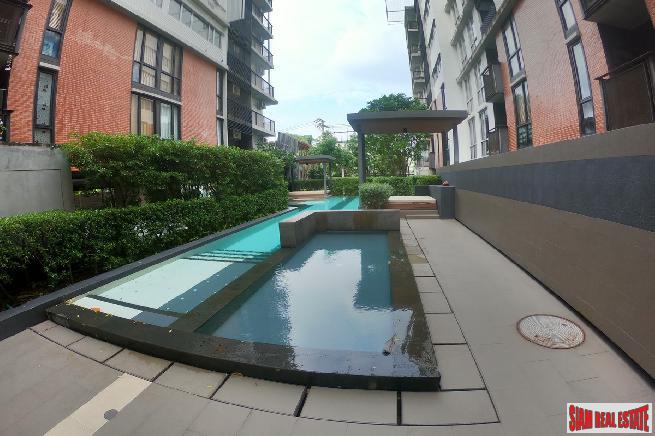 Apple Condo | Large 1 Bed Condo for Sale in Low-Rise Building with Serene Surroundings at Sukhumvit 107, BTS Bearing