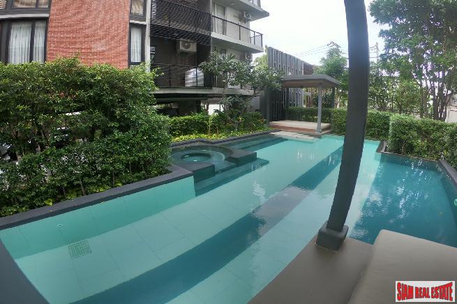 Apple Condo | Large 1 Bed Condo for Sale in Low-Rise Building with Serene Surroundings at Sukhumvit 107, BTS Bearing