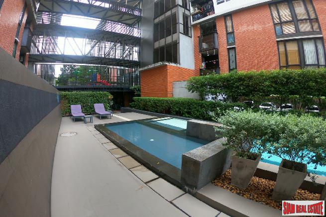Apple Condo | Large 1 Bed Condo for Sale in Low-Rise Building with Serene Surroundings at Sukhumvit 107, BTS Bearing