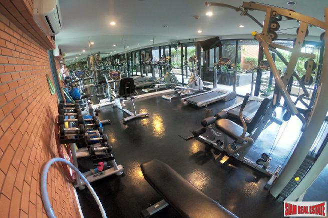 Apple Condo | Large 1 Bed Condo for Sale in Low-Rise Building with Serene Surroundings at Sukhumvit 107, BTS Bearing