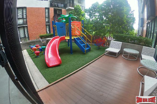 Apple Condo | Large 1 Bed Condo for Sale in Low-Rise Building with Serene Surroundings at Sukhumvit 107, BTS Bearing