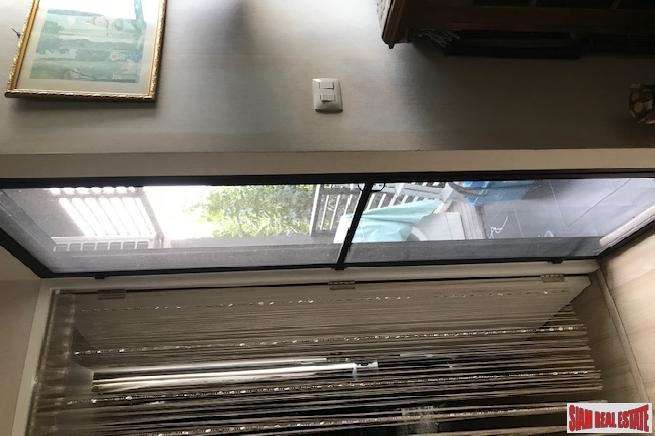 Apple Condo | Large 1 Bed Condo for Sale in Low-Rise Building with Serene Surroundings at Sukhumvit 107, BTS Bearing