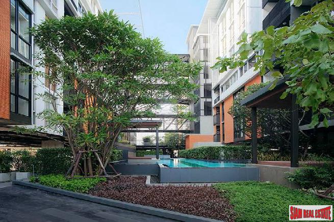 Apple Condo | Large 1 Bed Condo for Sale in Low-Rise Building with Serene Surroundings at Sukhumvit 107, BTS Bearing