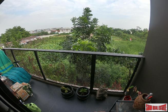Apple Condo | Large 1 Bed Condo for Sale in Low-Rise Building with Serene Surroundings at Sukhumvit 107, BTS Bearing