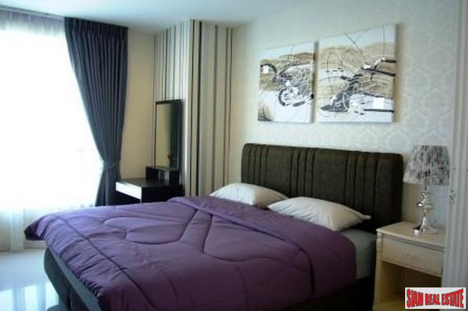 Life @ Sukhumvit | Furnished One Bed City View Condo Directly on Sukhumvit Located on High Floor close to BTS at Ekkamai/Phra Khanong-1