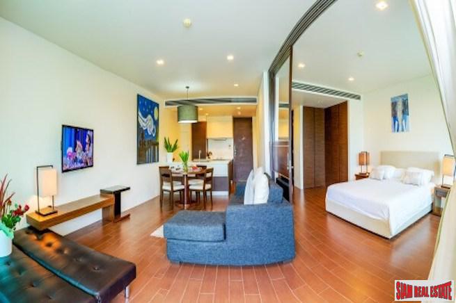 The Lofts at Laguna Village | Large and Cheerful One Bedroom Condo with Pool View for Sale