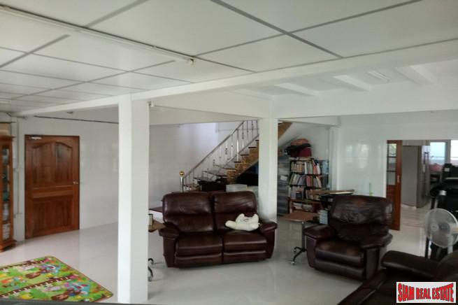 Large 5 Bed House with Private Pool near Golf Course and 5 minutes to Motorway Highway 9 at Bueng Kum - 13% Discount!-14