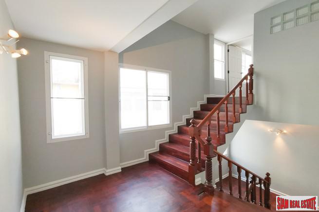 Three Storey Six Bedroom Home for Sale in an Excellent Sathupradit-Rama 3 Location-10