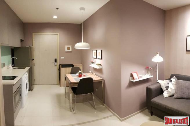 Rhythm Sukhumvit 36 | Comfortable One Bedroom Thong Lo Condo for Rent with City & Pool Views-11