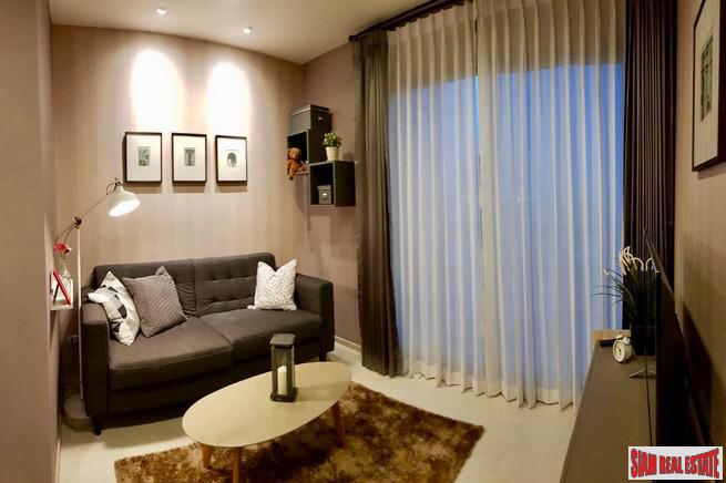 Rhythm Sukhumvit 36 | Comfortable One Bedroom Thong Lo Condo for Rent with City & Pool Views-8