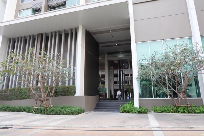 Aspire Rama 9 | Brightly Furnished One Bed Condo on 20th Floor with Closed Kitchen in Excellent Location of Rama 9-22