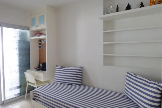 Aspire Rama 9 | Brightly Furnished One Bed Condo on 20th Floor with Closed Kitchen in Excellent Location of Rama 9-2
