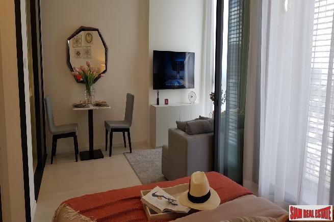 New Luxury High-Rise Newly Completed Next to BTS at Ratchayothin, Chatuchak - 1 Bed Units-17