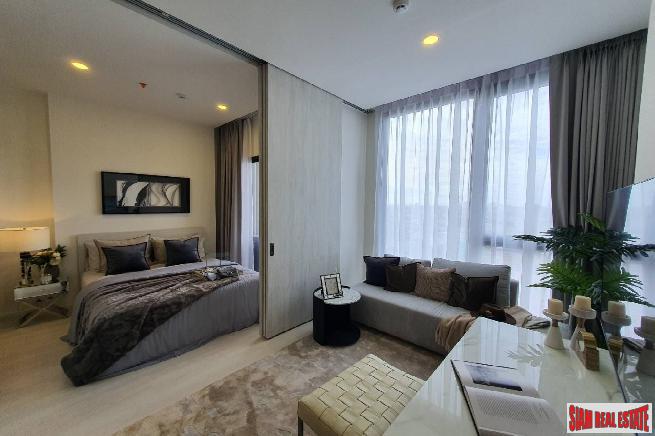 New Luxury High-Rise Newly Completed Next to BTS at Ratchayothin, Chatuchak - 2 Bed Corner Units-11