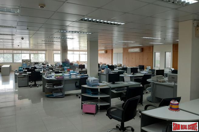 Ultimate Home Office | Large Luxury 5 Bed House with Private Pool Plus Office Building at Bang Chak, Close to BTS Punnawithi-2