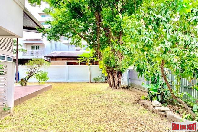 Three Bedroom Stand Alone House for Rent Five Minutes from BTS Thong Lo - Pet Friendly & Large Garden!