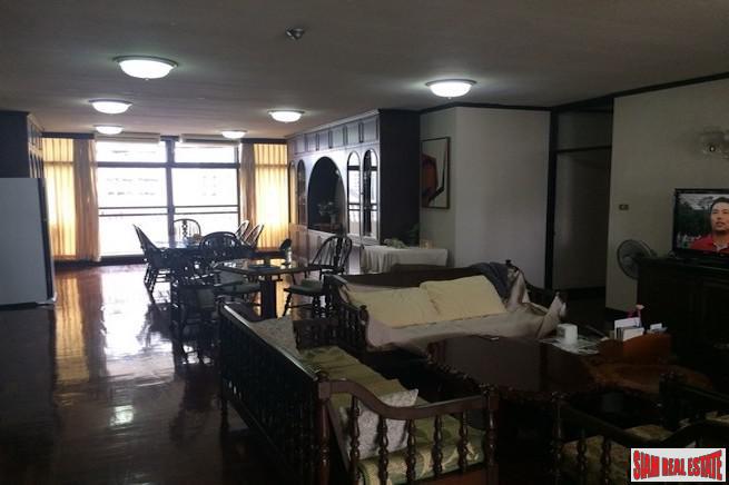Grand Ville House 2 | Super Large Four Bedroom Family Style Condo for Sale in the Heart of Asok-3