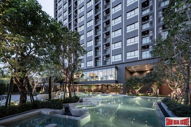 Newly Completed High-Rise at New Rama 9 Area on Ramkhamhaeng Road 9 Close to MRT by Leading Thai Developers - Studio Units - Up to 10% Discount!