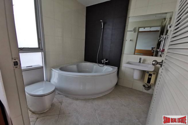 The Master Centrium | Unique Three Bedroom Asok Condo on 25th Floor for Sale with Separate Living Quarters-11