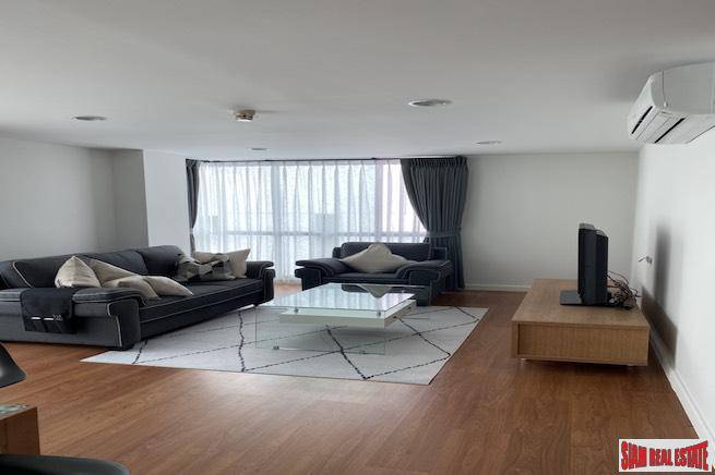 Centric Scene Aree 2 | New High Quality Three Bedroom Contemporary Condo for Rent in Ari Low-rise-1
