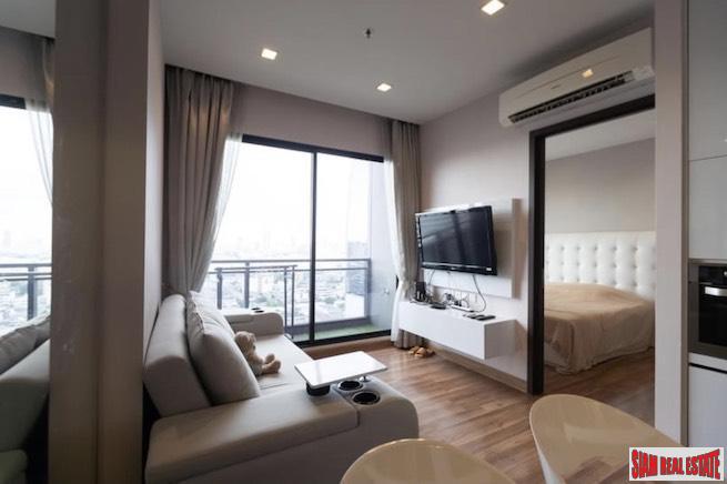 Ivy Ampio | Contemporary One Bedroom Ratchadaphisek Condo for Sale with Unblocked City Views-3