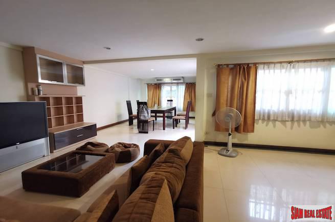 Three Storey Three Bedroom Townhouse for Sale in a Quiet Sukhumvit 39 Location-1