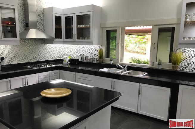 Lakewood Hills Estate | Exceptional Mountain View Villa with Private Pool and Many Extras - Excellent Holiday Rental Potential