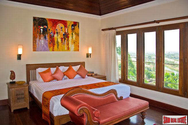Lakewood Hills Estate | Exceptional Mountain View Villa with Private Pool and Many Extras - Excellent Holiday Rental Potential
