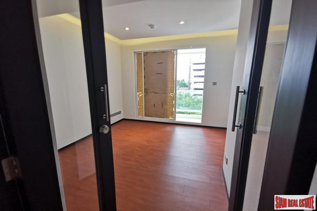 Luxury Low-Rise Freehold Residence Ready to Move in at the Exclusive Area of Ratchadamri, Lumpini - 2 Bed Plus Units-25