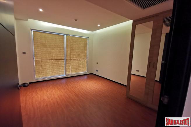 Luxury Low-Rise Freehold Residence Ready to Move in at the Exclusive Area of Ratchadamri, Lumpini - 2 Bed Plus Units-26