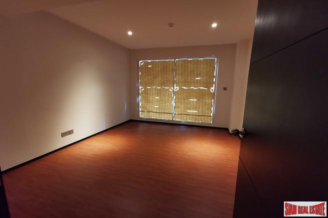 Luxury Low-Rise Freehold Residence Ready to Move in at the Exclusive Area of Ratchadamri, Lumpini - 4 Bed Units-28