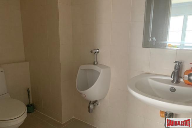 Four Storey Five Bedroom House for Sale with Lots of Parking in Ekkamai-23