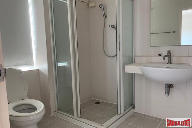 Four Storey Five Bedroom House for Sale with Lots of Parking in Ekkamai-6