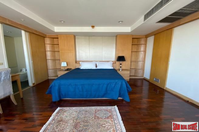 Tridhos City Marina | Superior River Views from this Three Bedroom Condo in Charoen Nakron-12