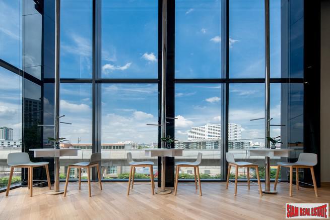 Newly Completed Luxury High-Rise Condo next to BTS Ratchayothin - 2 Bed Unit