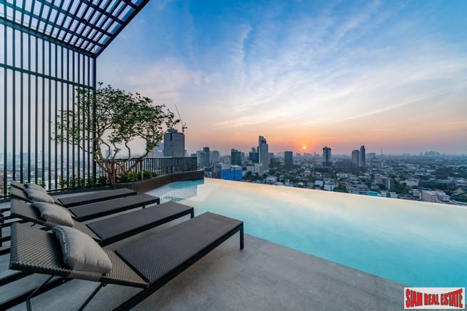Newly Completed Luxury High-Rise Condo next to BTS Ratchayothin - Studio Unit