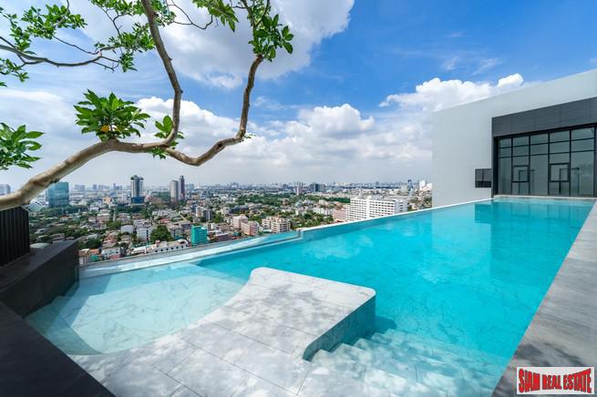 Newly Completed Luxury High-Rise Condo next to BTS Ratchayothin - 2 Bed Unit