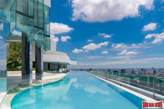 Newly Completed Mega Project with 2,400 Sqm of Sky Facilities only 300 metres to MRT Phra Ram 9, Rama 9 Road - Studio Units