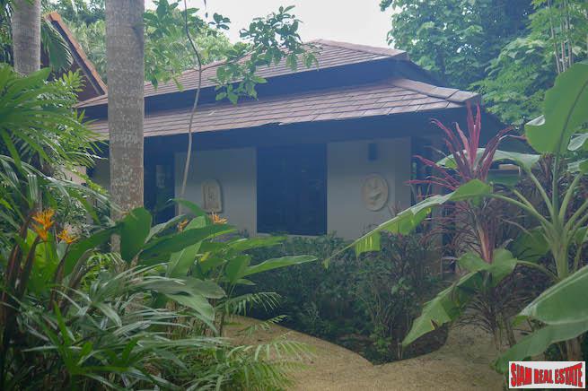 Mission Hills Tropics | Four Bedroom House with Large Gardens & Private Gardens for Sale-26