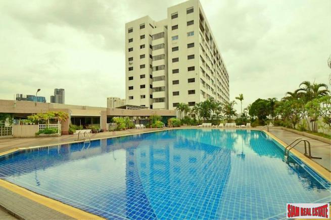 Thong Lor Tower | Spacious One Bedroom Condo for Rent in Convenient Thong Lor Location-0