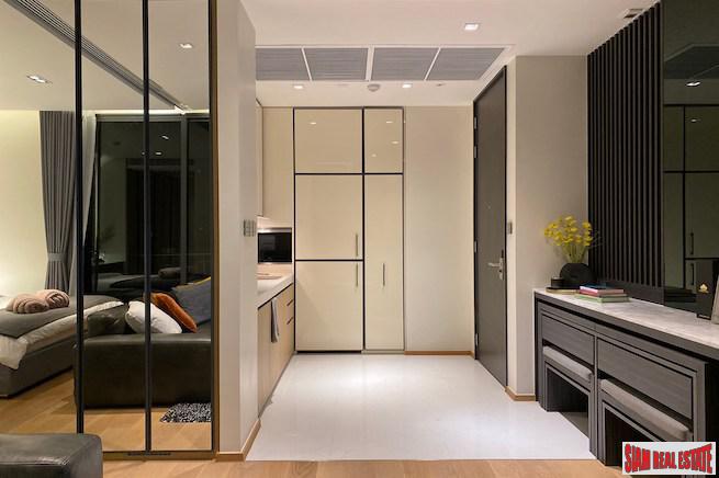 Beatniq Sukhumvit 32 | Elegantly Furnished One Bedroom Condo with Great City Views for Sale in Thong Lo-4