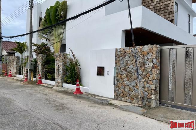 Spectacular New Four Bedroom Pool Villa for Sale in a Great Rawai Location