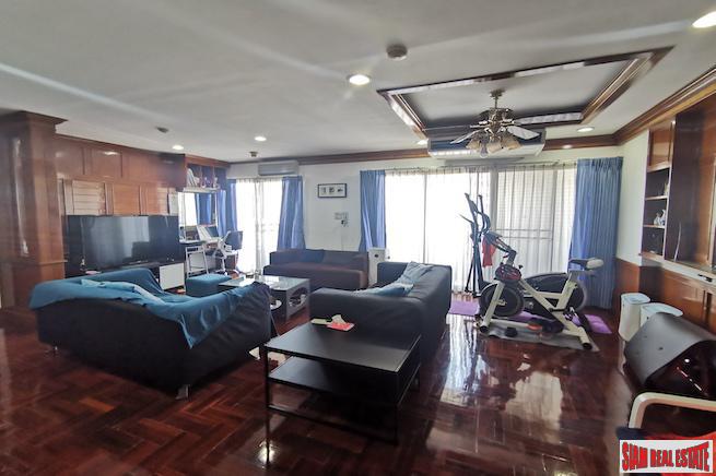 Richmond Palace | Extra Large Two Bedroom Condo for Sale in a Quiet Phrom Phong Location-11