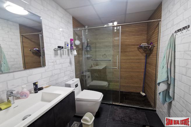 Richmond Palace | Extra Large Two Bedroom Condo for Sale in a Quiet Phrom Phong Location-7