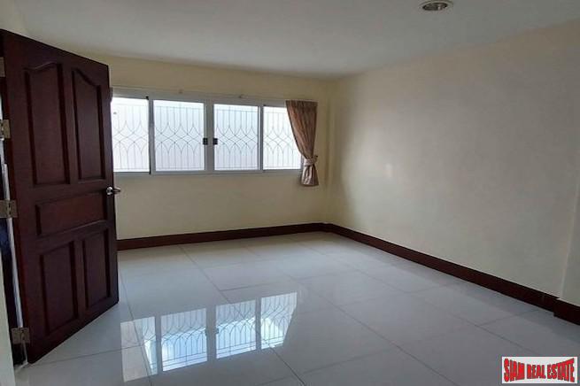 Narathiwas Rajanagarindra 24 | Two Storey Four Bedroom Townhouse for Sale in Chong Nonsi with Easy Access to 2 BTS Stations-10