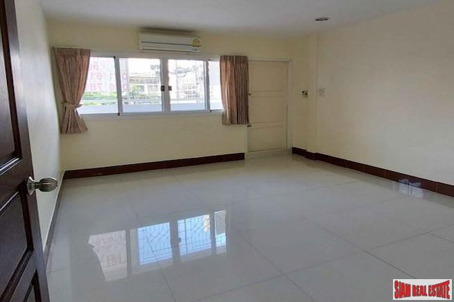 Narathiwas Rajanagarindra 24 | Two Storey Four Bedroom Townhouse for Sale in Chong Nonsi with Easy Access to 2 BTS Stations-3